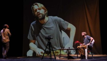 Terres Arides : un spectacle à la croisée du théâtre documentaire et de narration de Ian De Toffoli - Critique sortie Avignon / 2022 Avignon Avignon Off. La Caserne des Pompiers