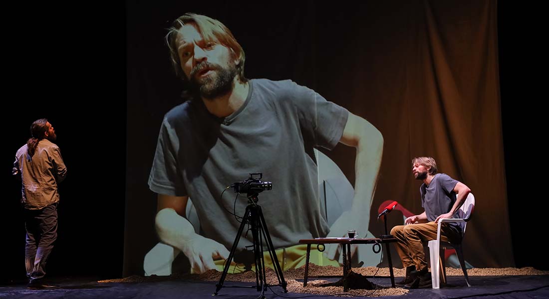 Terres Arides : un spectacle à la croisée du théâtre documentaire et de narration de Ian De Toffoli - Critique sortie Avignon / 2022 Avignon Avignon Off. La Caserne des Pompiers