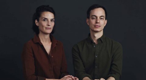 FLESH, spectacle entièrement visuel de Sophie Linsmaux et Aurelio Mergola - Critique sortie Avignon / 2022 Avignon Festival d'Avignon. Gymnase du lycée Mistral.