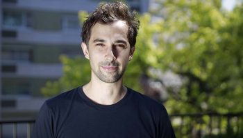 Comme une alerte, Guillaume Gras reprend Ennemi du peuple d’après Henrik Ibsen - Critique sortie Avignon / 2022 Avignon