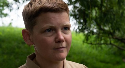 The Line is a curve, Kae Tempest - Critique sortie Avignon / 2022 Avignon Festival d’Avignon. Cour d’honneur du Palais des papes