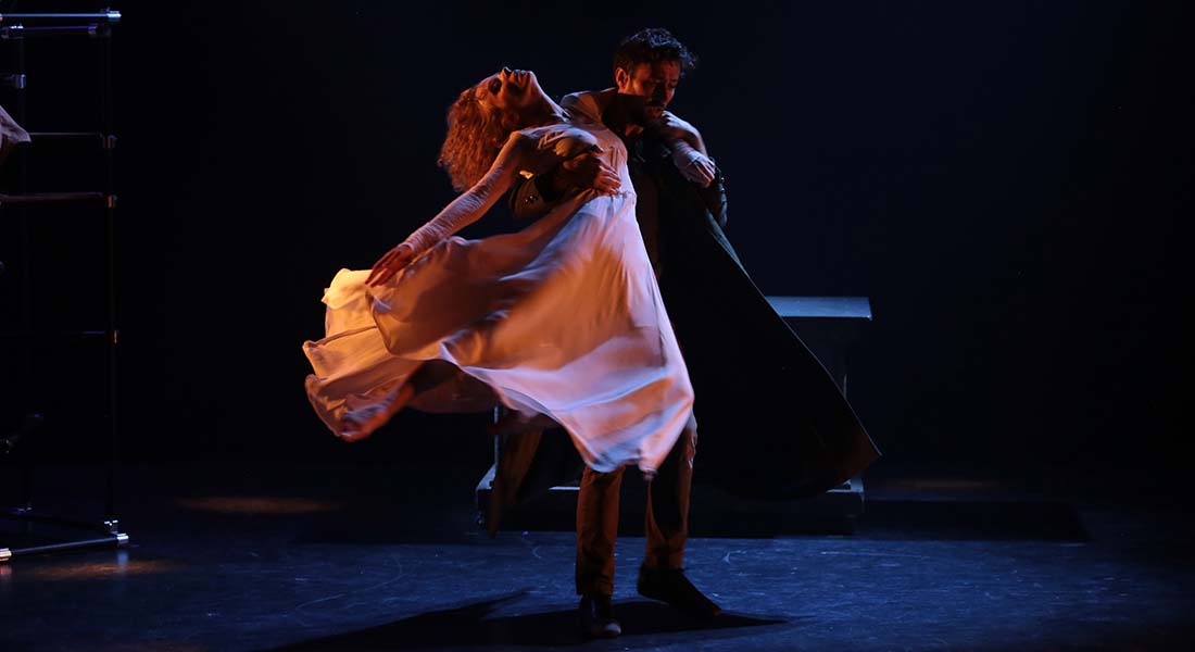 Manon Montel monte « Roméo et Juliette » pour rassembler le grand et le vrai - Critique sortie Avignon / 2022 Avignon Avignon Off. Théâtre du Petit Louvre