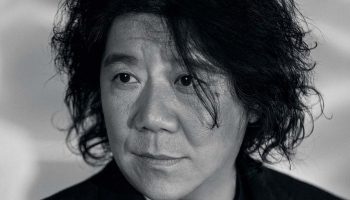 Meng Jinghui met en scène Le Septième Jour d’après Yu Hua : une troublante exploration de la société chinoise contemporaine - Critique sortie Avignon / 2022 Avignon Festival d’Avignon. Cloître des Carmes