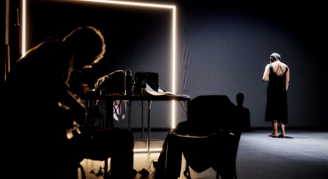 Anaïs Nin au miroir, mise en scène Élise Vigier : une vie et une œuvre en kaléidoscope - Critique sortie Avignon / 2022 Avignon Festival d’Avignon. Théâtre Benoît XII