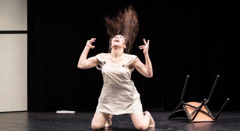 Le Cas Lucia J. (un feu dans sa tête) d&rsquo;Eugène Durif avec Karelle Prugnaud, mise en scène d&rsquo;Éric Lacascade  : au plus près de la fille de Joyce - Critique sortie Avignon / 2022 Avignon Artéphile