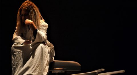 Désirada, une quête finement orchestrée par Antoine Herbez, magnifiquement portée par Nathaly Coualy - Critique sortie Avignon / 2022 Avignon Théâtre du Rempart