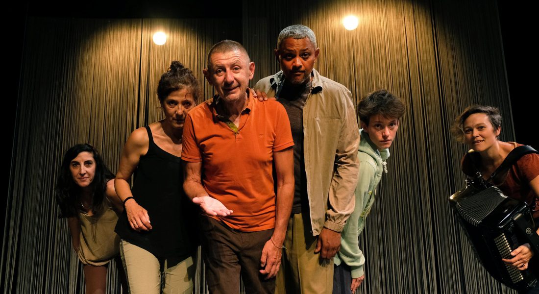 Michèle Addala et la cie Mises en Scène reprennent Ici Loin : une écriture qui s’élève contre ce qui fige et isole - Critique sortie Avignon / 2022 Avignon Avignon Off. Théâtre de l'Entrepôt