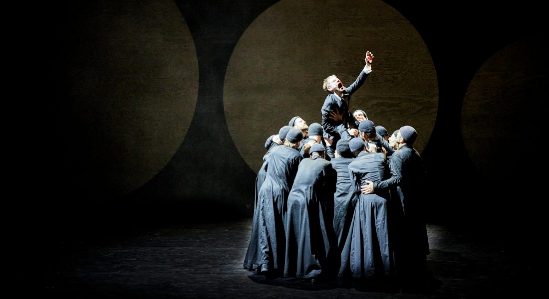 Le magistral  « Moine noir » de Kirill Serebrennikov est repris à Paris - Critique sortie Théâtre Paris Théâtre du Châtelet