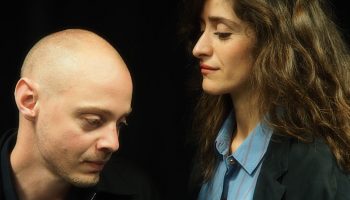 Together, mise en scène d’Arnaud Anckaert. Entre mystères des attachements et énigmes de l’amour… - Critique sortie Avignon / 2022 Avignon Avignon Off. La Manufacture