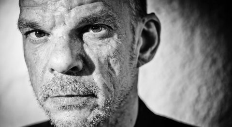 Denis Lavant interprète Le Rêve d’un homme ridicule de et mis en scène par Simon Pitaqaj - Critique sortie Théâtre Paris Théâtre Dunois