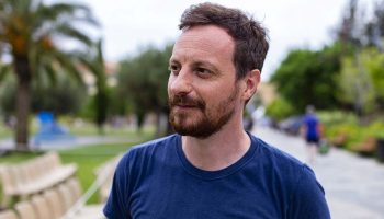 Je m’appelle pas d’Édouard Signolet, une réécriture très libre du Petit Chaperon rouge - Critique sortie  Nice