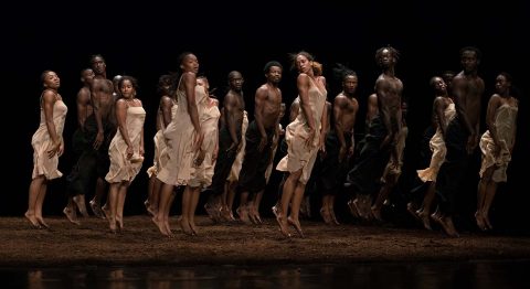 Rencontre avec Jo-Ann Endicott, qui a transmis Le Sacre de Pina Bausch à des interprètes africains. Une expérience intense.