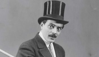 Stéphane Olivié Bisson signe le texte et la mise en scène de Max, autour du parcours exceptionnel de Max Linder - Critique sortie  Nice Les Franciscains