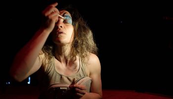 « DICKLOVE », aussi fluide et puissant que la personne qui le porte au plateau : Juglair - Critique sortie Cirque Paris _THEATRE SILVIA MONFORT