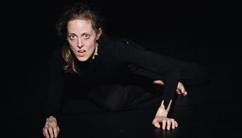 Blast ! : Ruth Childs dans un nouveau solo plein de débordements - Critique sortie Danse Paris Atelier de Paris