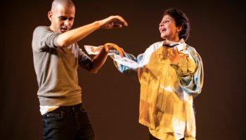 Comme la mer, mon amour : amères et douces retrouvailles, créé et interprété par Boutaïna El Fekkak et Abdellah Taïa - Critique sortie Théâtre Paris Théâtre ouvert