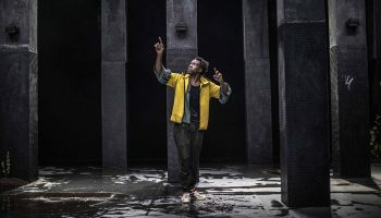 Mathieu Cruciani met en scène La Nuit juste avant les forêts - Critique sortie  Sceaux Les Gémeaux - Scène Nationale