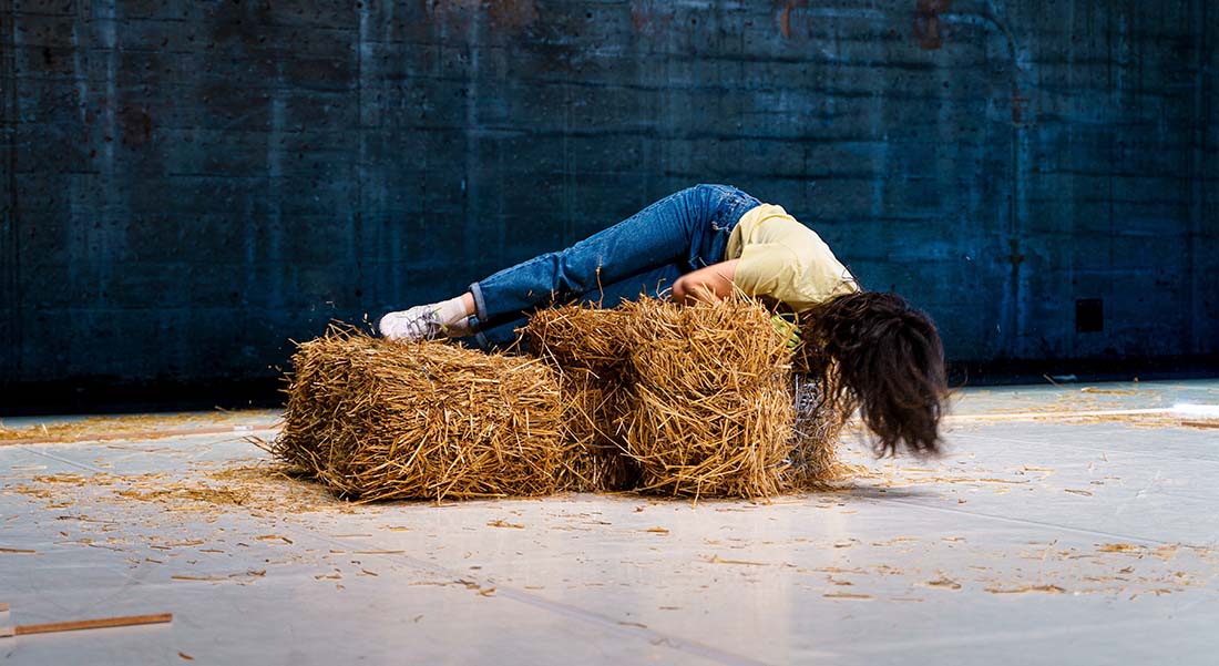 À voix et à mains nues de Jeanne Brouaye - Critique sortie Danse Paris Atelier de Paris