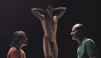 Nu donne à entendre les témoignages de modèles posant nu, un spectacle du metteur en scène David Gauchard - Critique sortie Théâtre Paris Théâtre de Belleville