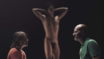 Nu donne à entendre les témoignages de modèles posant nu, un spectacle du metteur en scène David Gauchard - Critique sortie Théâtre Paris Théâtre de Belleville