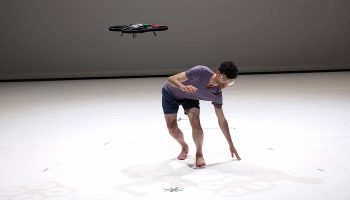 Les drones rencontrent la danse dans Phoenix par  Eric Minh Cuong Castaing - Critique sortie  Courtrai
