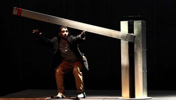 Olivier Meyrou et Stéphane Ricordel mettent en scène Les Aventures d’Hektor - Critique sortie Théâtre Paris Le Monfort