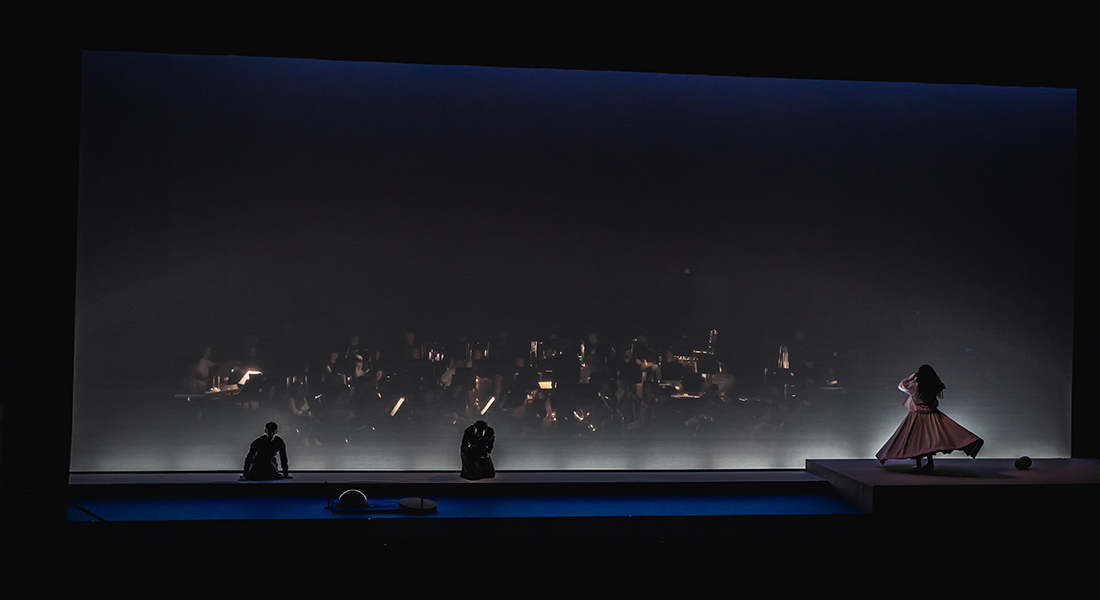 SAMĀ’ la lumière exilée de Pierre Thilloy dans la mise en scène de Frédéric Fisbach : une saisissante performance de la derviche Rana Gorgani - Critique sortie Classique / Opéra Nevers La Maison Scène conventionnée