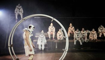 Balestra de Marie Molliens : un spectacle qui privilégie le groupe au détriment de l’individu. - Critique sortie Théâtre Paris Espace Chapiteaux de La Villette