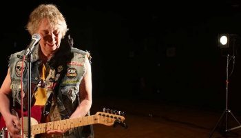 Et si je n’avais jamais rencontré Jacques Higelin de Zoon Besse et Guillaume Barbot - Critique sortie Théâtre Paris Théâtre de Belleville