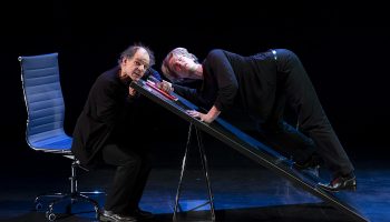 Maria Machado et Charlotte Escamez mettent en scène Je ne suis pas de moi d’après Roland Dubillard, un duo guidé par l’amour des mots - Critique sortie Théâtre Paris _Le Lucernaire