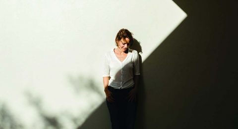 Sophie Alour tourne le regard et les oreilles vers l’ailleurs. - Critique sortie Jazz / Musiques Sceaux Les Gémeaux