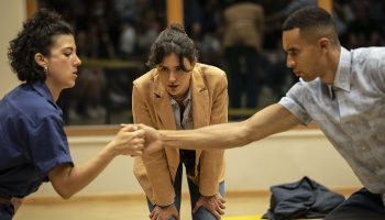 Adrien Béal met en scène Combats de Nicolas Doutey : une réjouissante fugue théâtrale - Critique sortie Théâtre Montpellier Théâtre des 13 Vents