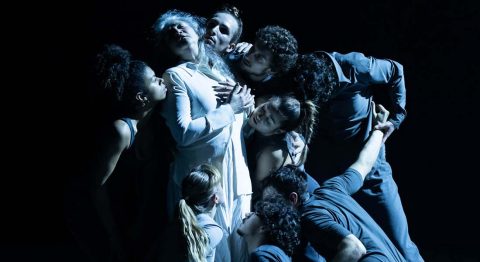 Mehdi Kerkouche crée un PORTRAIT de famille bigarré et revigorant - Critique sortie Danse Paris Chaillot - Théâtre national de la danse