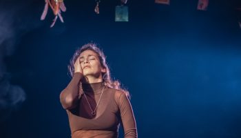 Ton Corps – Ma Terre : Tatiana Spivakova fait théâtre de la tragédie de la perte avec courage, intelligence et sensibilité - Critique sortie Théâtre Montreuil Théâtre Public de Montreuil