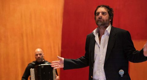 Grégory Montel explique Ici Nougaro, soliloque poétique, politique et musical, conçu avec la complicité de Charif Ghattas - Critique sortie Théâtre Paris THEATRE DE L'ATELIER