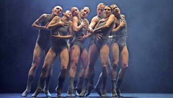 « Promise » de Sharon Eyal : sept corps, sept techniques, et une énergie unique ! - Critique sortie Danse Paris Théâtre de la Ville Les Abbesses