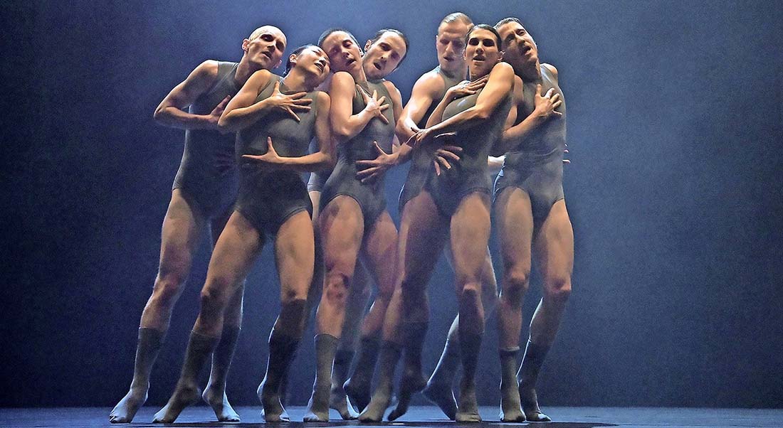 « Promise » de Sharon Eyal : sept corps, sept techniques, et une énergie unique ! - Critique sortie Danse Paris Théâtre de la Ville Les Abbesses