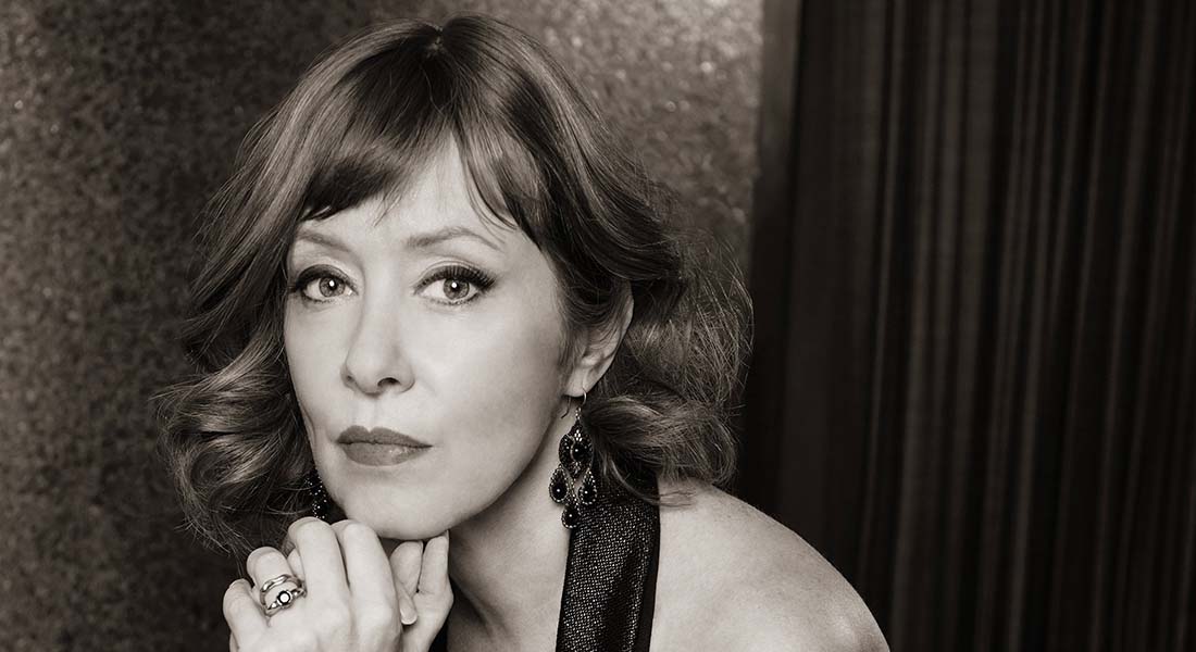 Suzanne Vega, des mots doux amers pour conter la vie new-yorkaise - Critique sortie Jazz / Musiques Saint Quentin Théâtre de Saint-Quentin-en-Yvelines