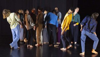 Au cœur de la communauté vivante et joyeuse d’Ambra Senatore pour sa « Création 2023 » - Critique sortie Danse Paris Le Monfort