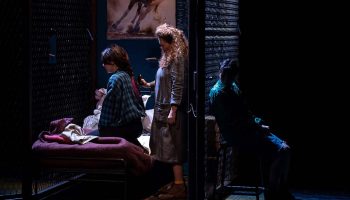 MAUVAISES FILLES ! mis en scène par Sandrine Lanno - Critique sortie Théâtre Paris Théâtre du Rond-Point