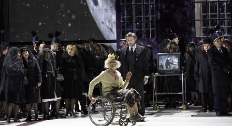 Hamlet à l&rsquo;Opéra Bastille, l&rsquo;exil du remords et de la folie par Krzysztof Warlikowski - Critique sortie Classique / Opéra Paris Opéra Bastille