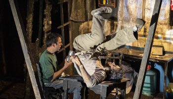 « Les quatre points cardinaux sont trois : le nord et le sud », Andrés Labarca et Sylvain Decure donnent vie à une fiction saisissante - Critique sortie Cirque Paris _THEATRE SILVIA MONFORT