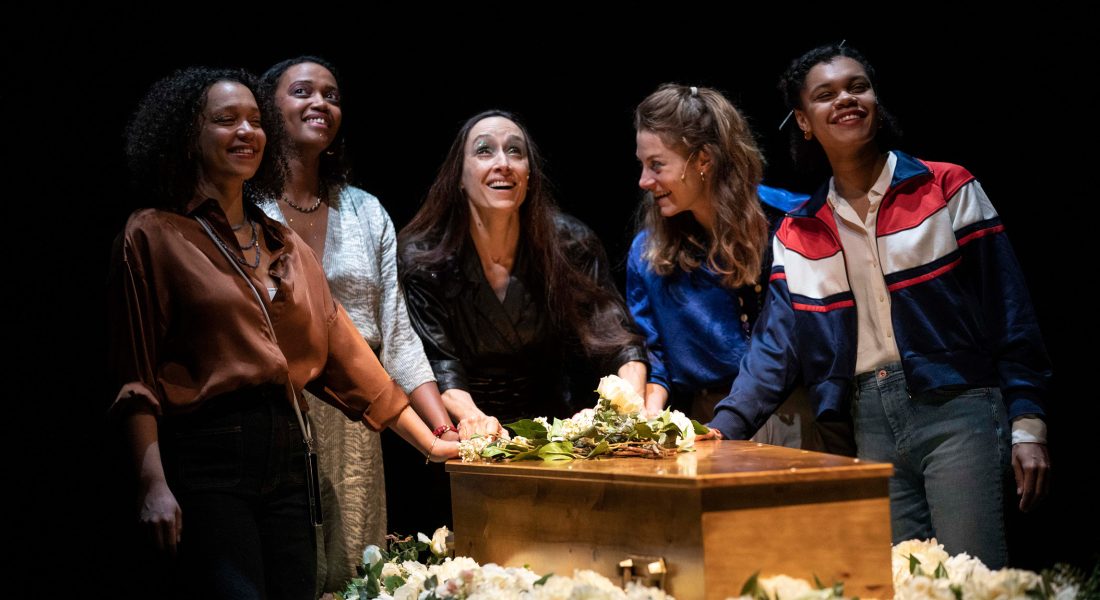 « Mon Absente » de Pascal Rambert met en scène la figure de la personne disparue dans une pièce magnifique et bouleversante - Critique sortie Théâtre Strasbourg Théâtre National de Strasbourg