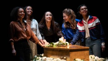 « Mon Absente » de Pascal Rambert met en scène la figure de la personne disparue dans une pièce magnifique et bouleversante - Critique sortie Théâtre