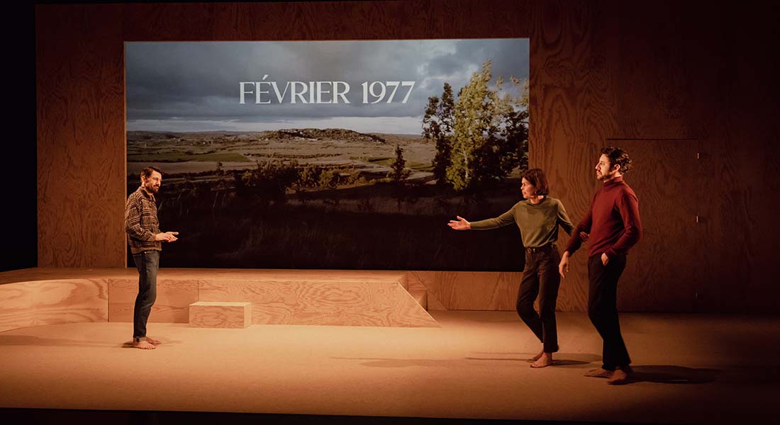 L’auteur et metteur en scène Thomas Piasecki crée Regarde les tomber à partir de la lutte du Larzac - Critique sortie Théâtre Béthune Comédie de Béthune