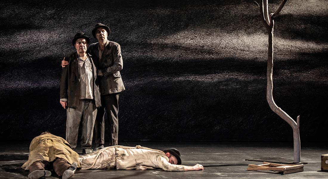 Alain Françon révèle le burlesque et le sublime d’En attendant Godot de Beckett - Critique sortie  Angers