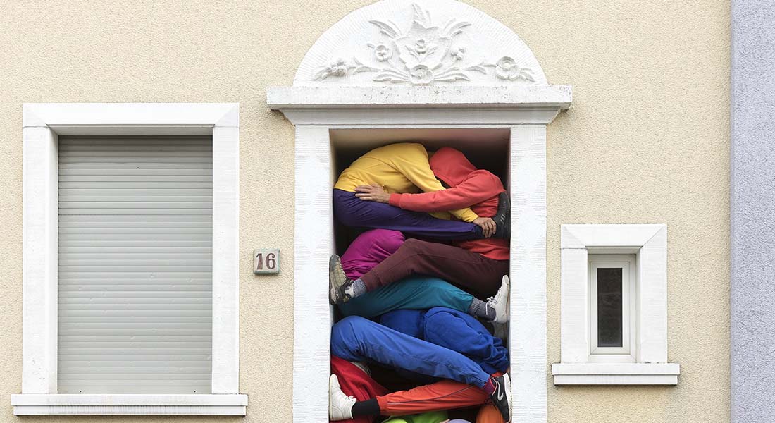 Willi Dorner propose une déambulation étonnante : Bodies in Urban Spaces - Critique sortie  Vélizy-Villacoublay L’Onde - Théâtre Centre d’art