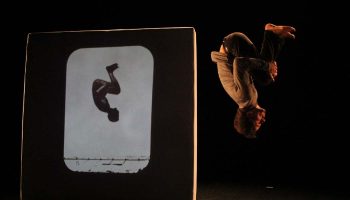 Faire un tour sur soi-même : Mathieu Gary ausculte le saut périlleux - Critique sortie  Paris La Maison des Métallos