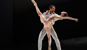 Les Ballets de Monte-Carlo reprennent la très séduisante Belle de Jean-Christophe Maillot - Critique sortie Danse contemporaine Monaco Grimaldi Forum