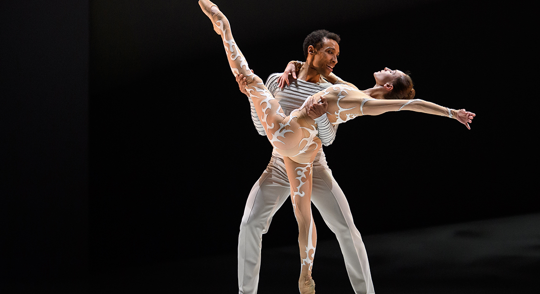 Les Ballets de Monte-Carlo reprennent la très séduisante Belle de Jean-Christophe Maillot - Critique sortie Danse contemporaine Monaco Grimaldi Forum